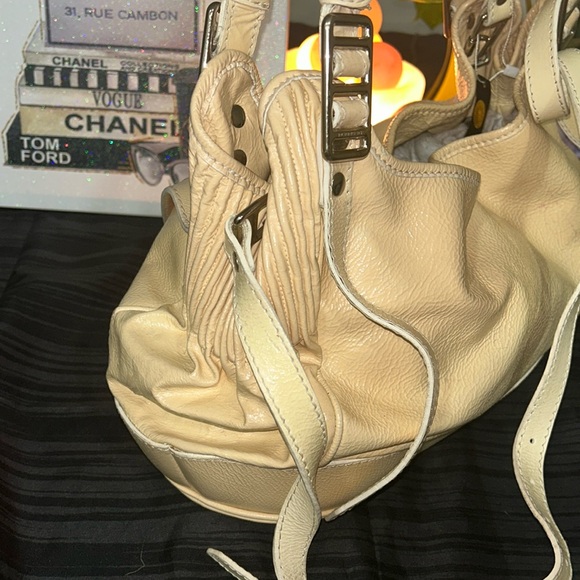 Burberry Cream Patent Leather Crossbody/ Hand Bag- Vintage Project Piece - Picture 4 of 17